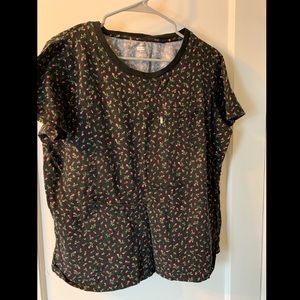 levi’s floral pocket tee 🌹